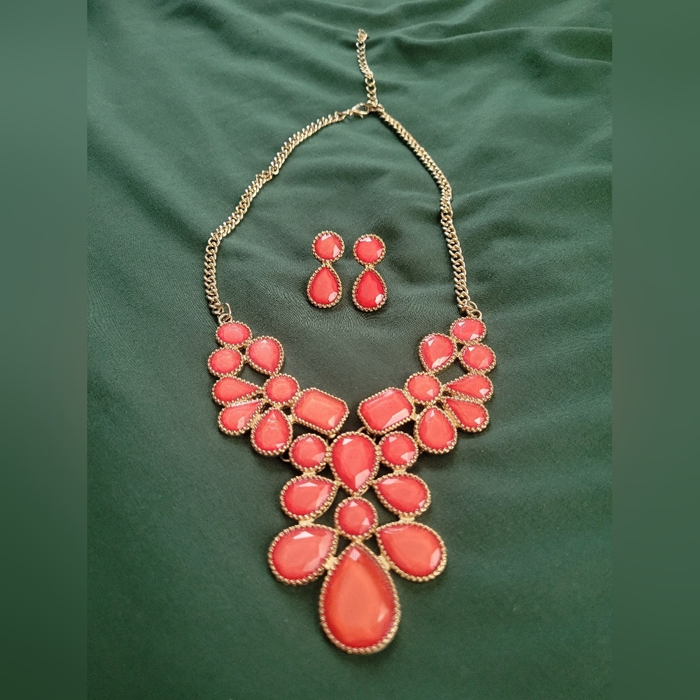 Claries Bib Statement Necklace Pink Gold Tone Teardrop W/ Matching Earrings